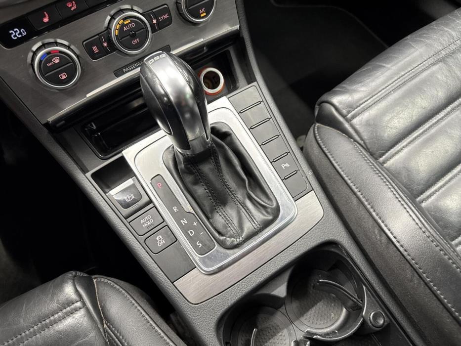 VOLKSWAGEN Passat 2012