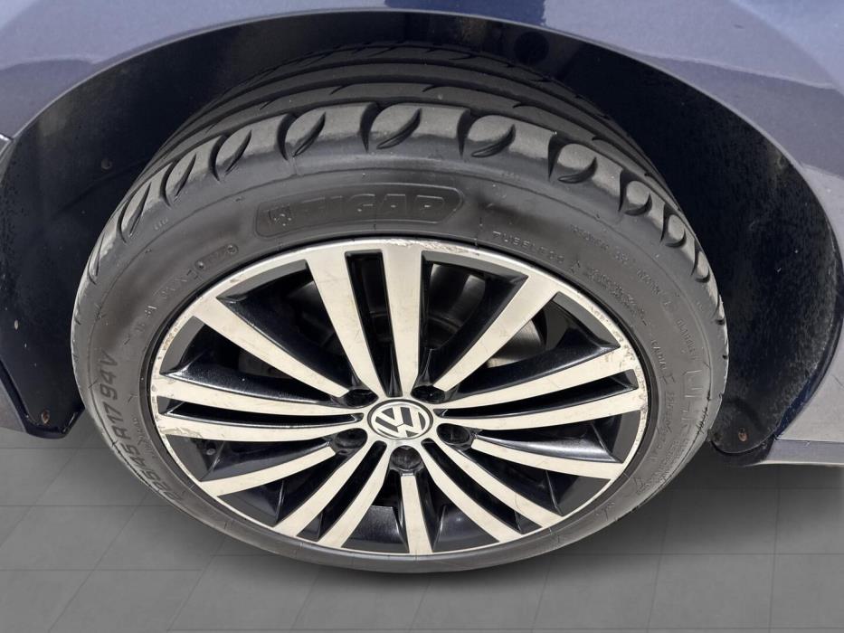 VOLKSWAGEN Passat 2012