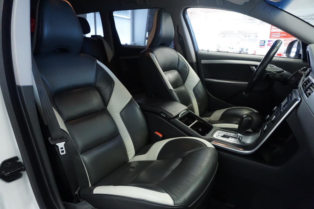 VOLVO V70 2011