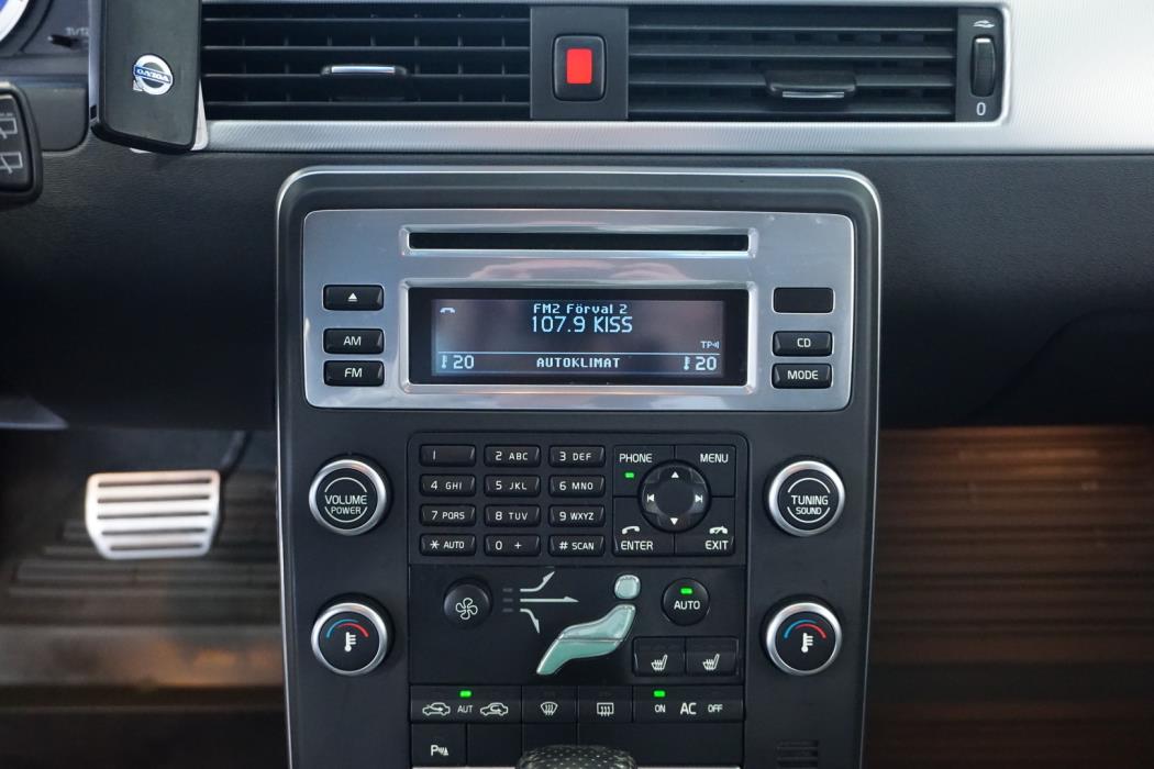 VOLVO V70 2011