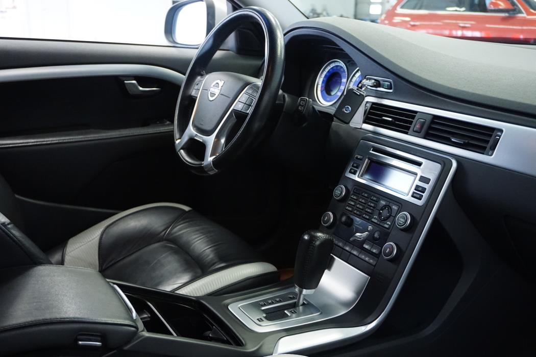 VOLVO V70 2011