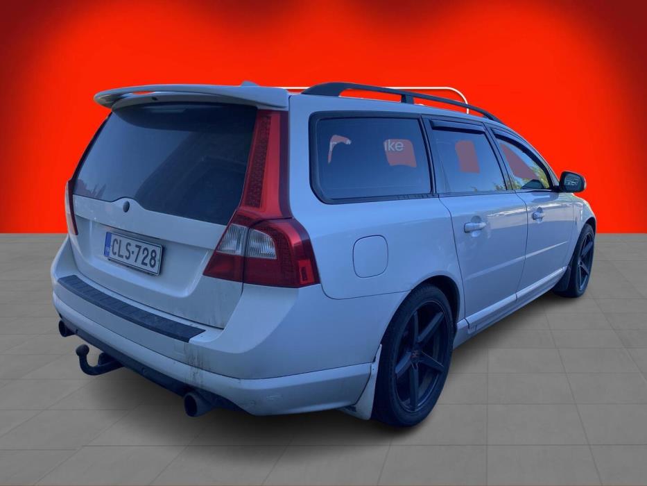 VOLVO V70 2011