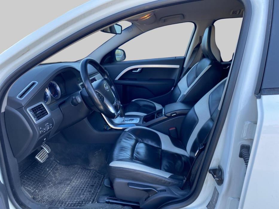 VOLVO V70 2011