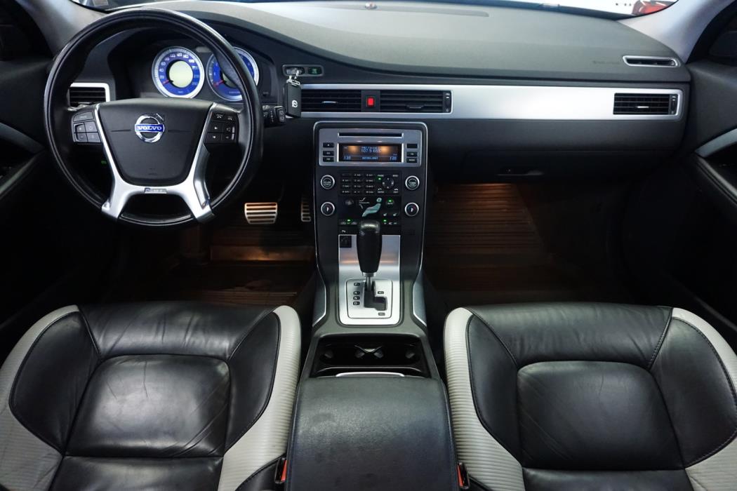 VOLVO V70 2011