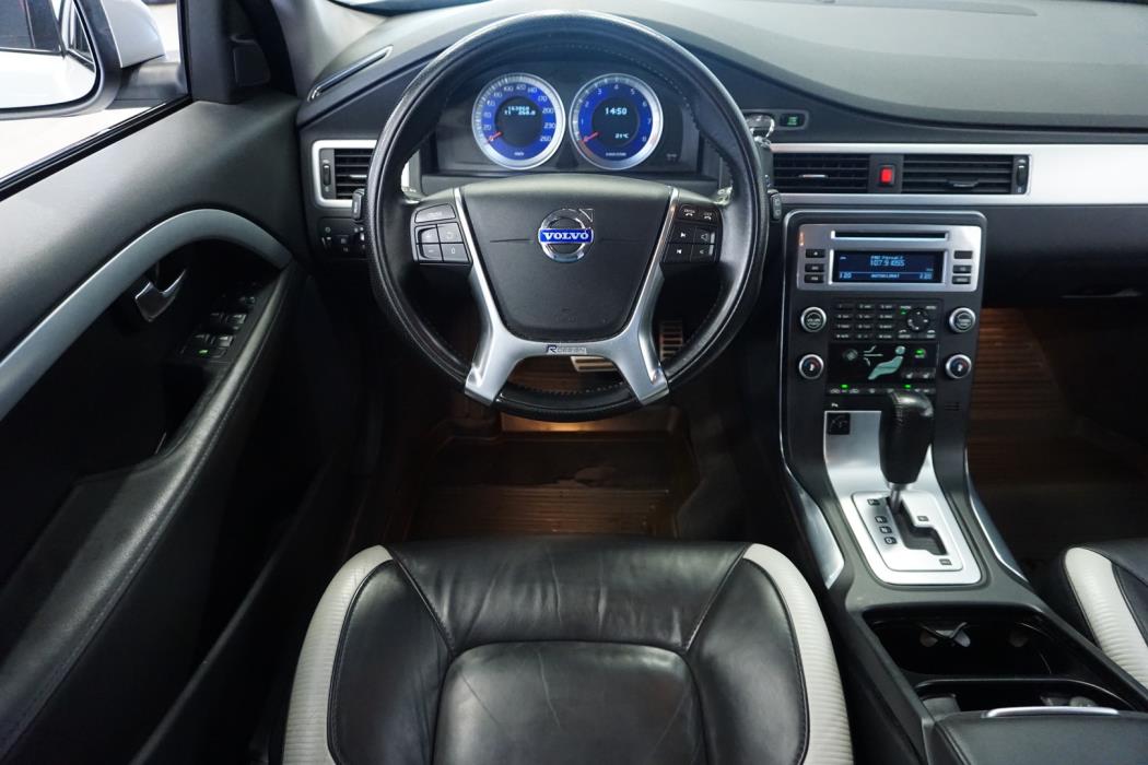 VOLVO V70 2011