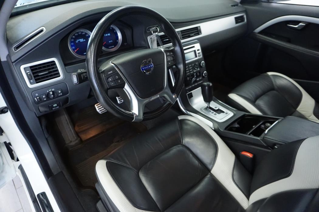 VOLVO V70 2011