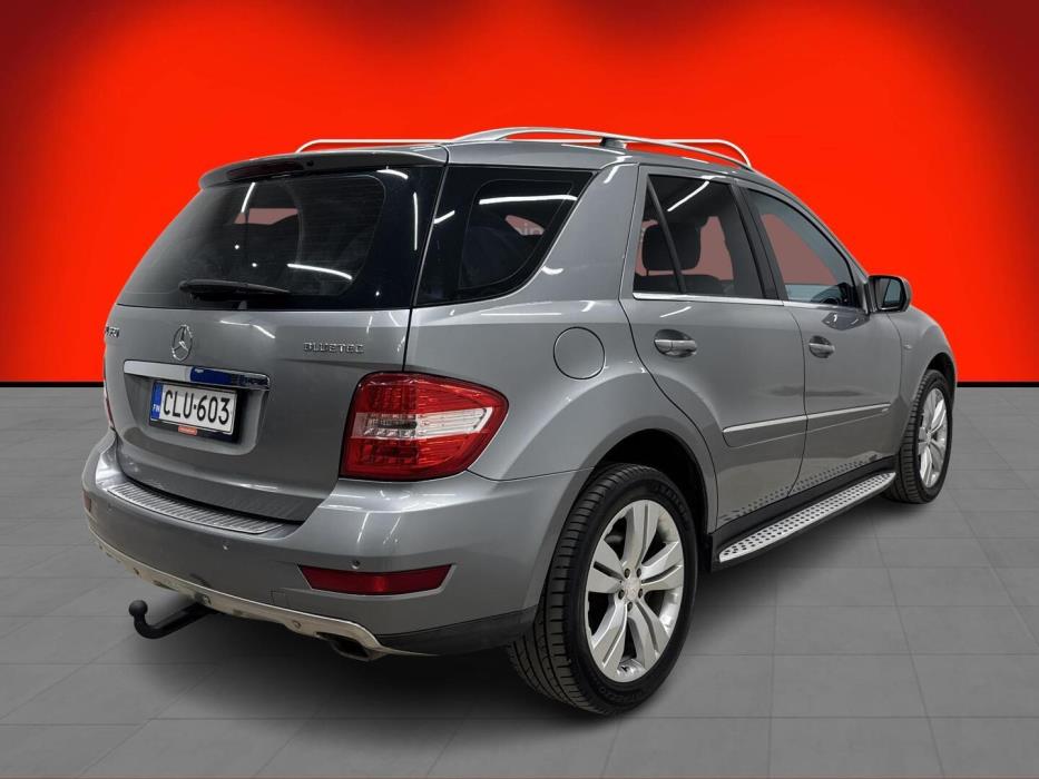 MERCEDES-BENZ ML 2011