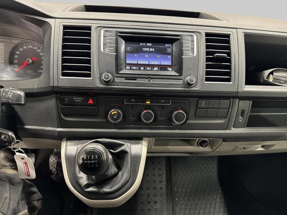 VOLKSWAGEN TRANSPORTER 2019