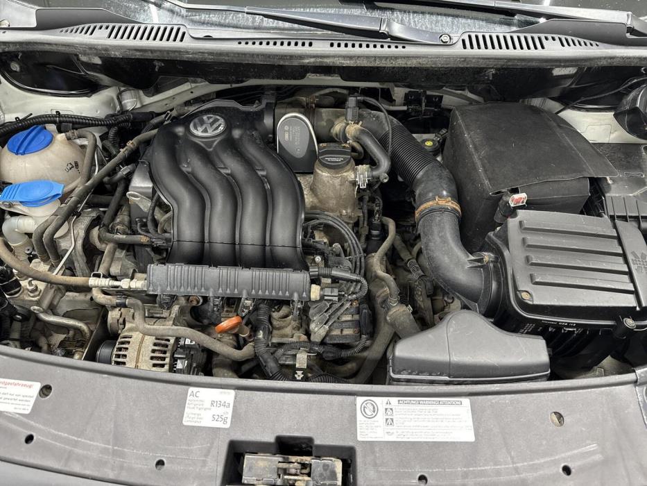 VOLKSWAGEN Caddy 2012