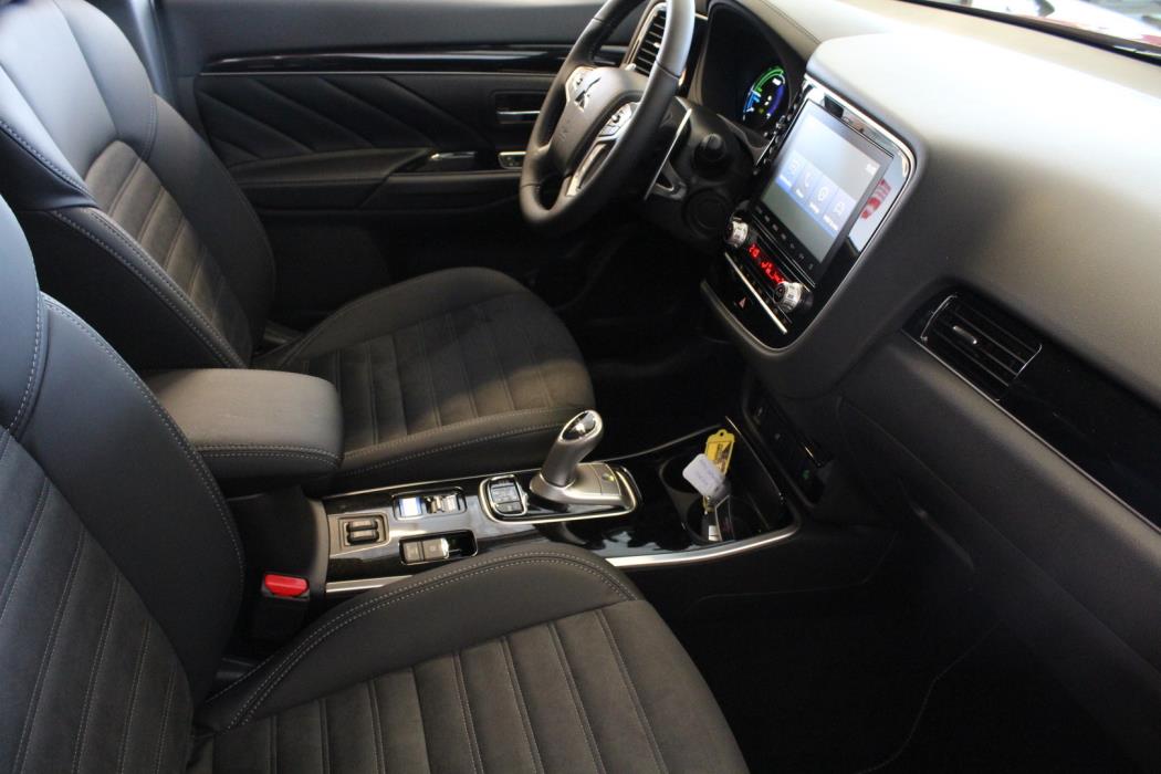 MITSUBISHI Outlander PHEV 2020