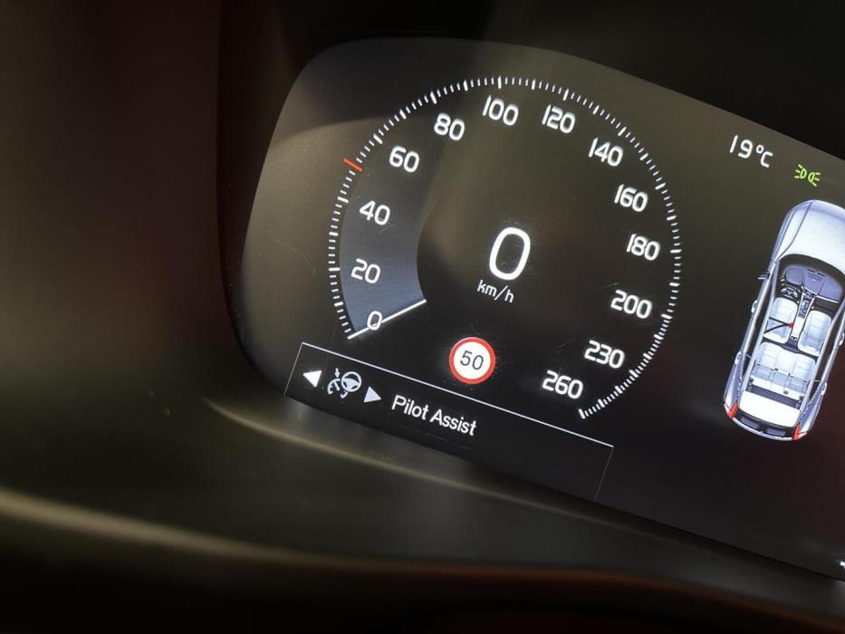 VOLVO XC40 2020
