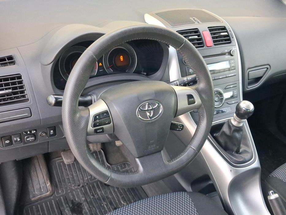 TOYOTA Auris 2010