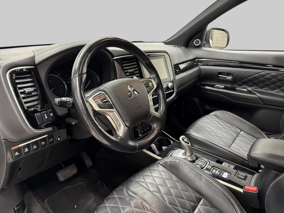 MITSUBISHI Outlander PHEV 2020