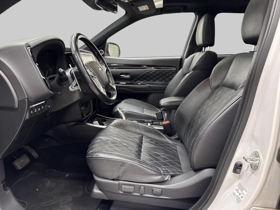 MITSUBISHI Outlander PHEV 2020