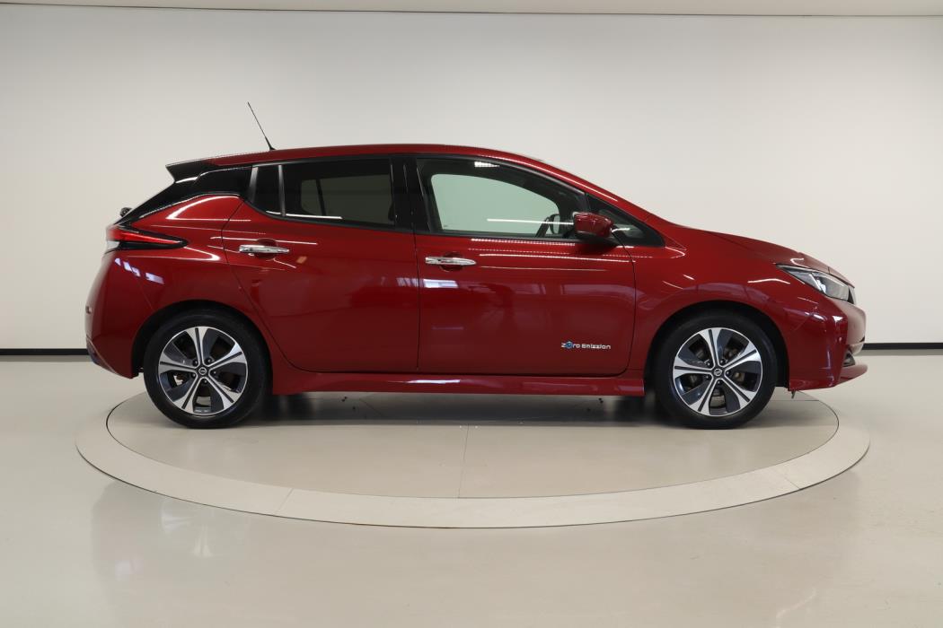 NISSAN LEAF 2018