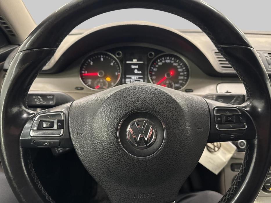 VOLKSWAGEN PASSAT 2009