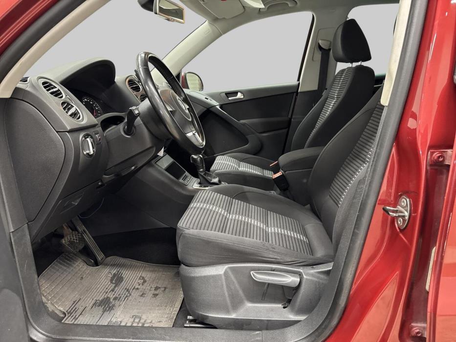 VOLKSWAGEN Tiguan 2011