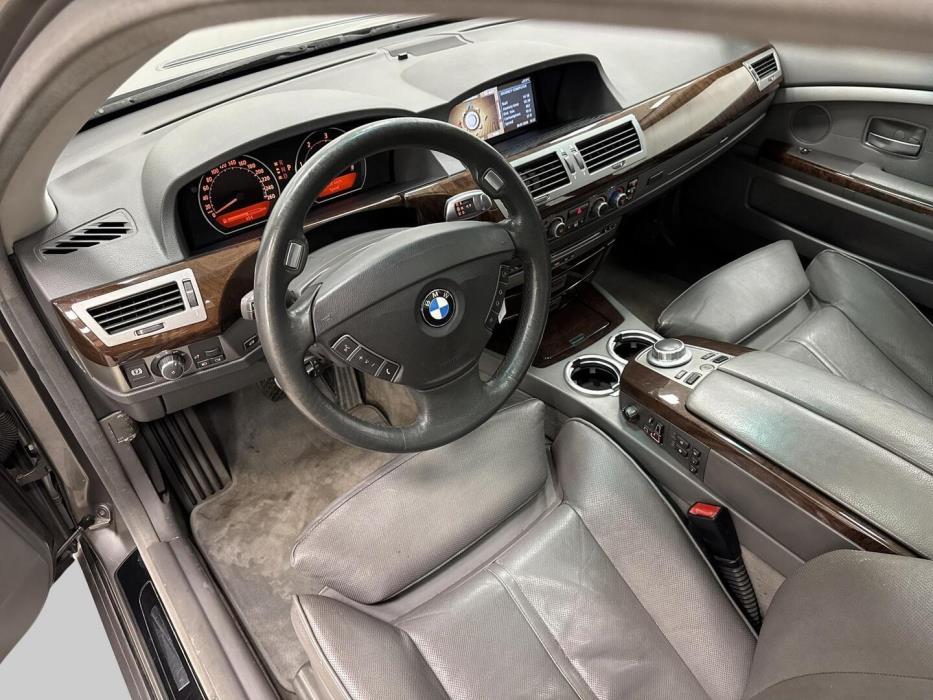 BMW 730 2004