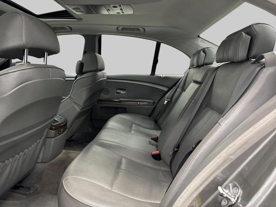 BMW 730 2004
