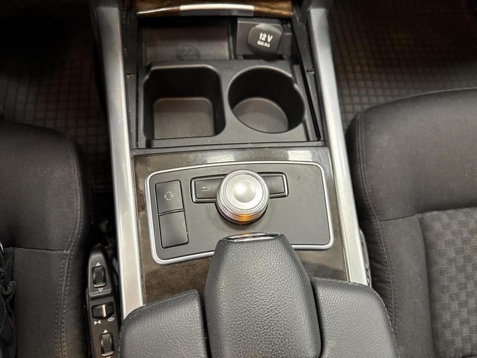 MERCEDES-BENZ E 2012