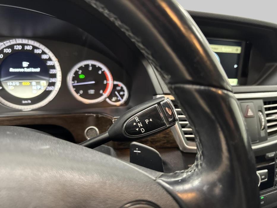 MERCEDES-BENZ E 2012