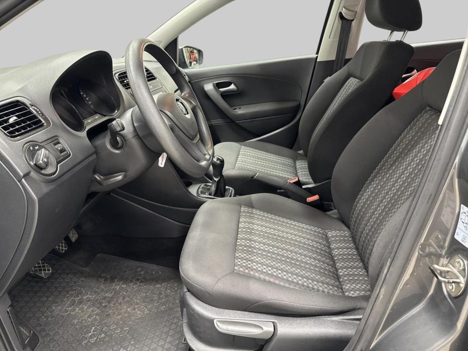 VOLKSWAGEN Polo 2015