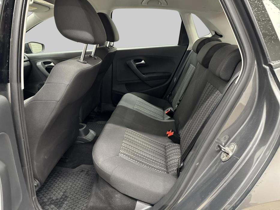 VOLKSWAGEN Polo 2015