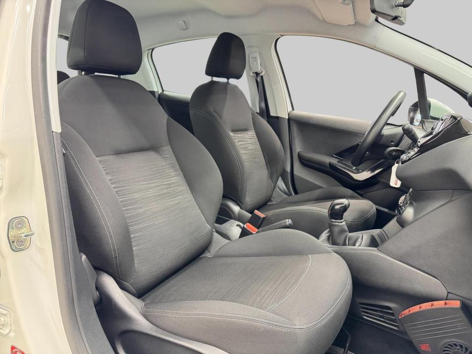 PEUGEOT 208 2014