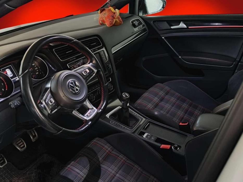 VOLKSWAGEN Golf 2015