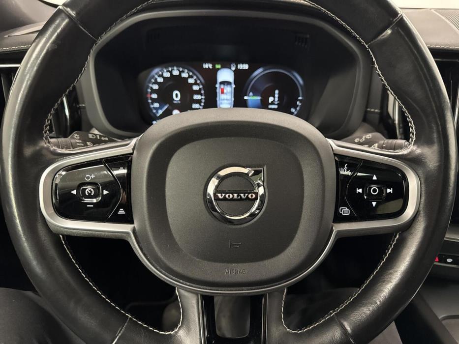 VOLVO XC60 2021