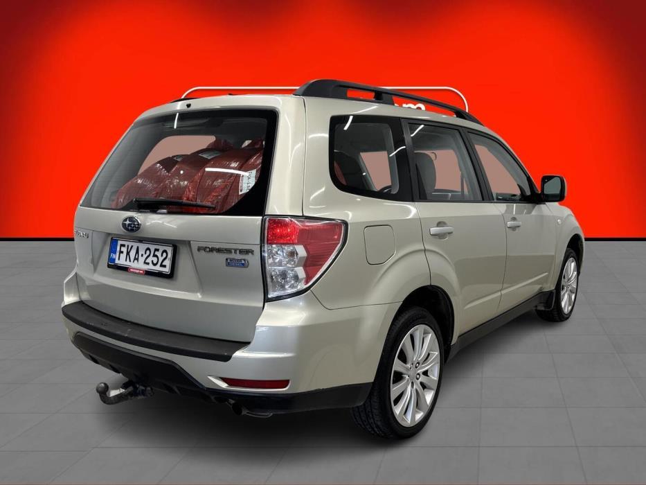 SUBARU Forester 2011