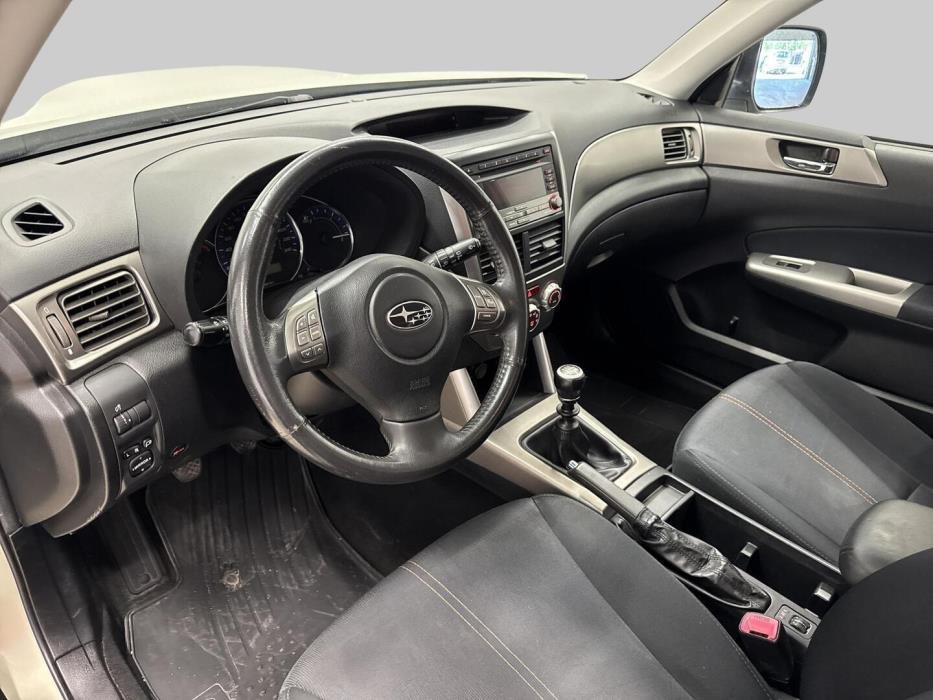 SUBARU Forester 2011