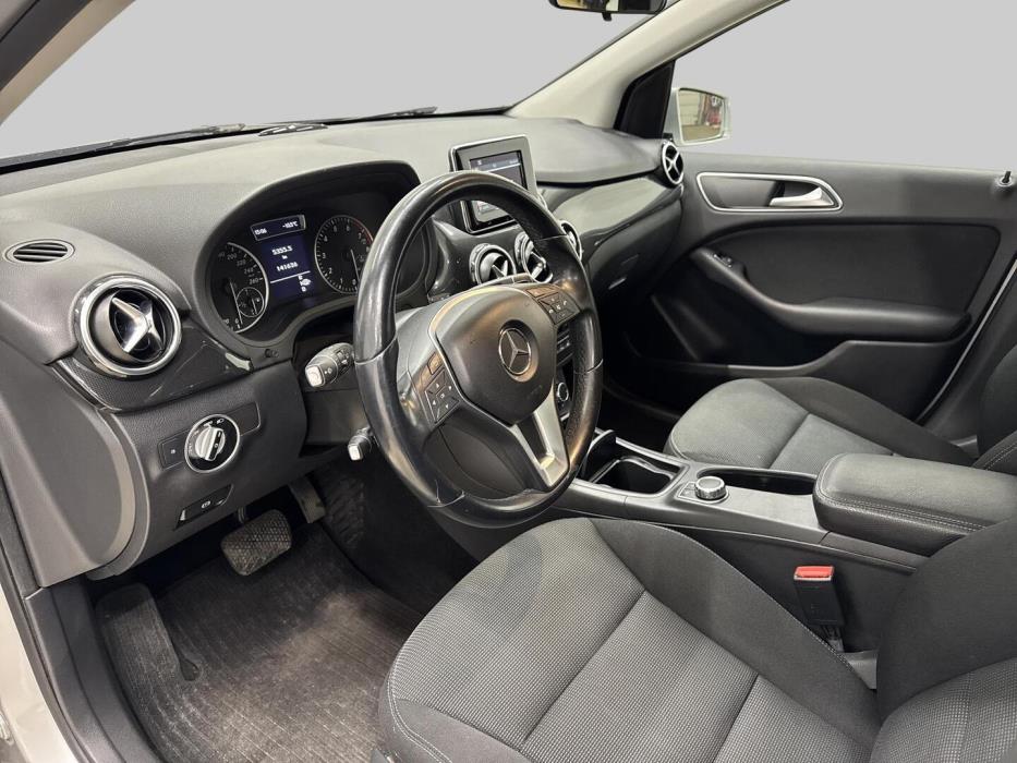 MERCEDES-BENZ B 2012
