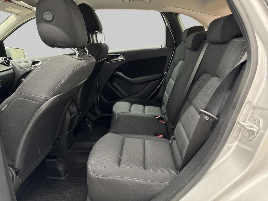 MERCEDES-BENZ B 2012