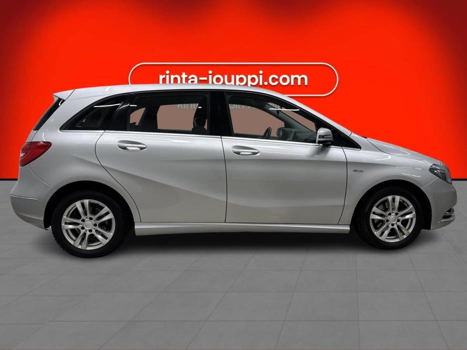 MERCEDES-BENZ B 2012