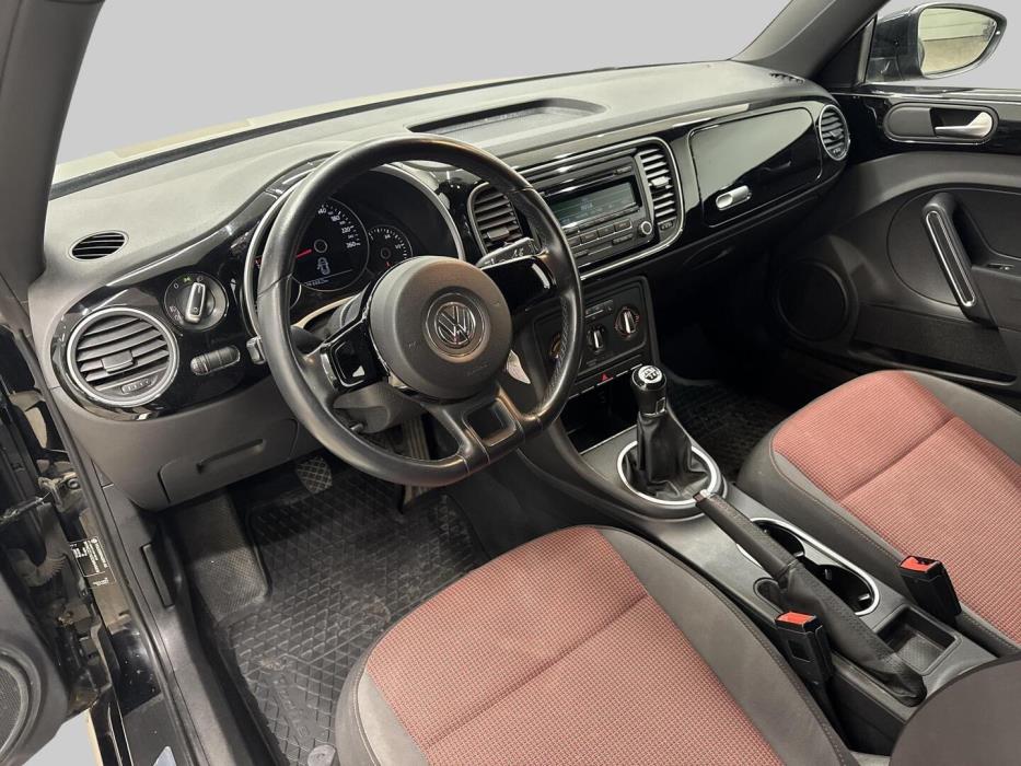 VOLKSWAGEN BEETLE 2012