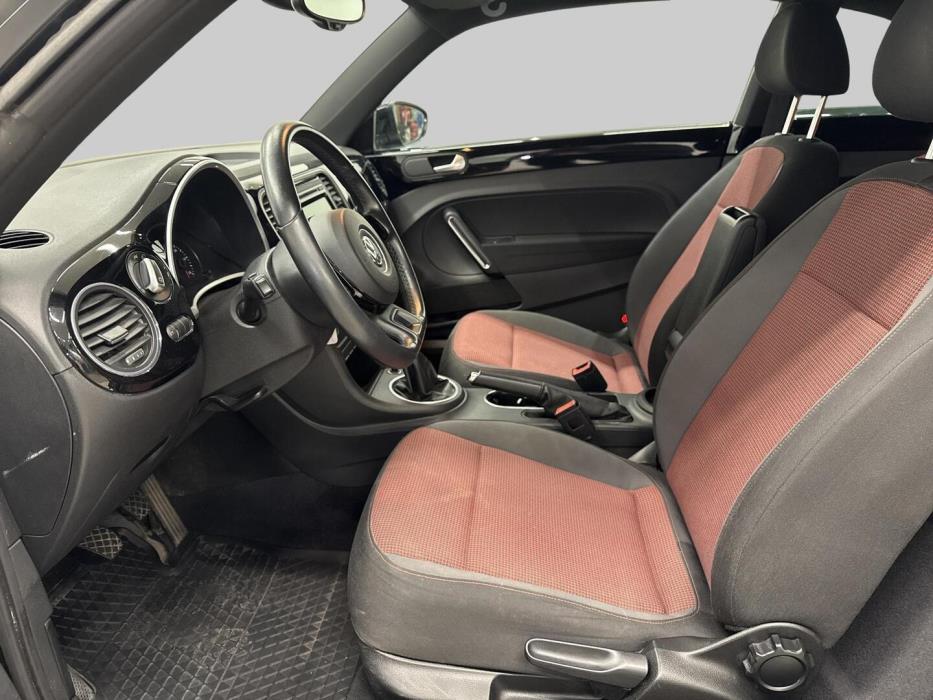 VOLKSWAGEN BEETLE 2012