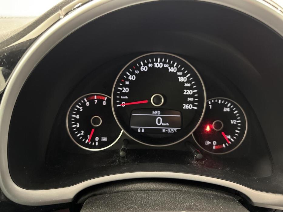 VOLKSWAGEN BEETLE 2012