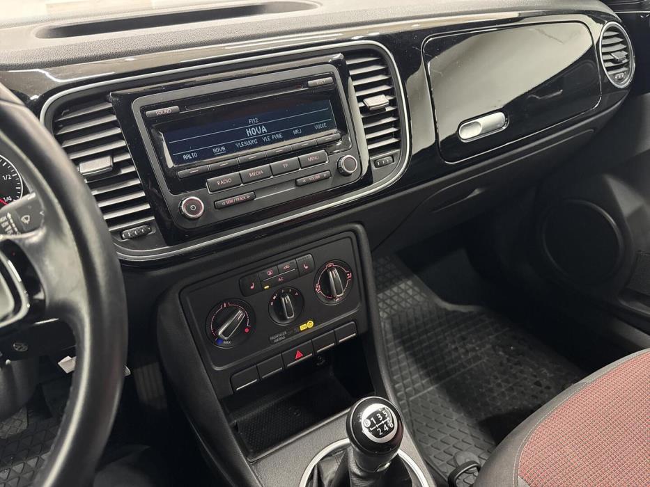 VOLKSWAGEN BEETLE 2012
