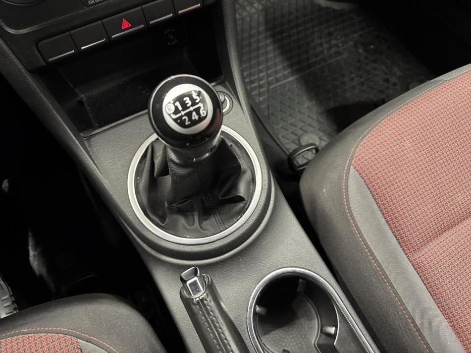 VOLKSWAGEN BEETLE 2012