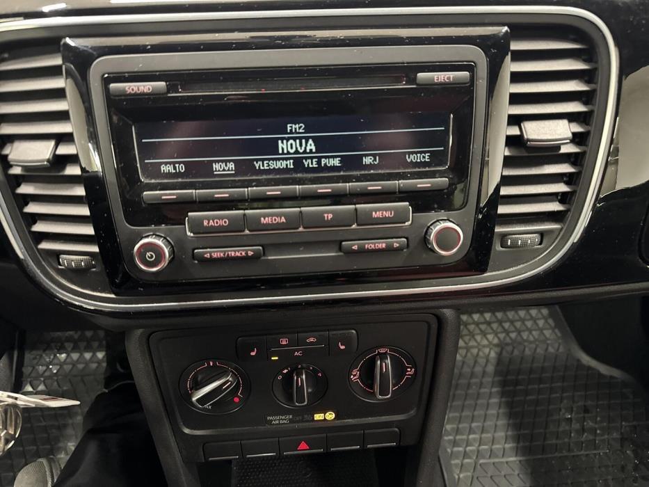 VOLKSWAGEN BEETLE 2012