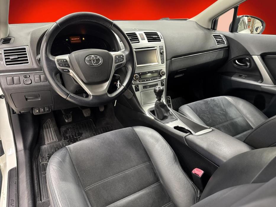 TOYOTA Avensis 2013