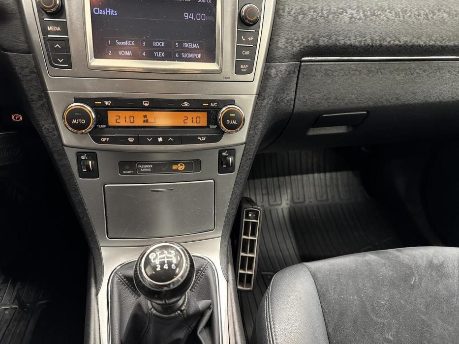 TOYOTA Avensis 2013