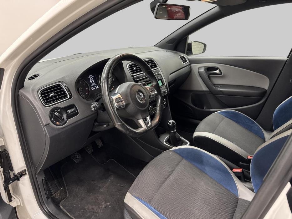 VOLKSWAGEN Polo 2013