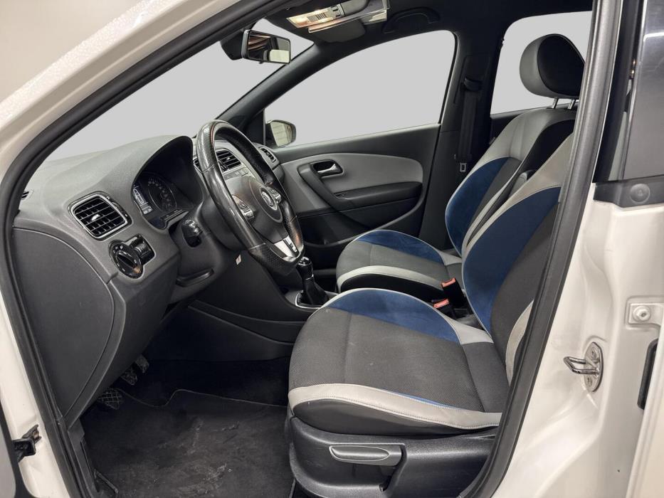 VOLKSWAGEN Polo 2013