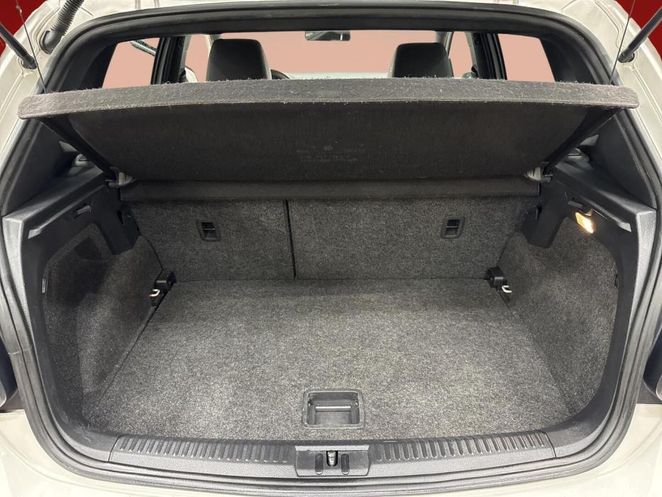 VOLKSWAGEN Polo 2013