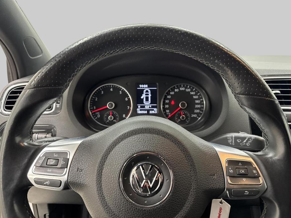 VOLKSWAGEN Polo 2013