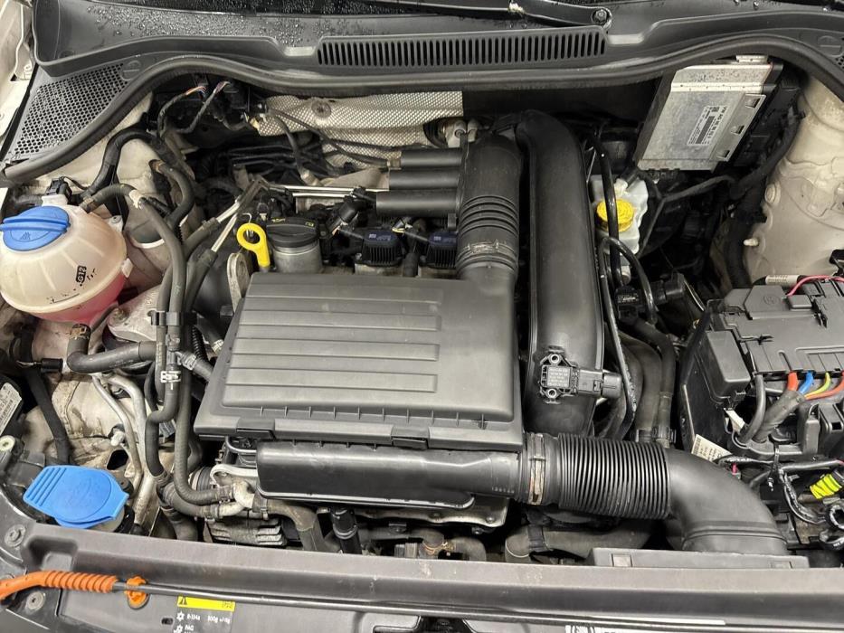 VOLKSWAGEN Polo 2013