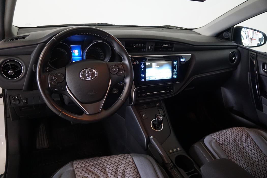 TOYOTA Auris 2016