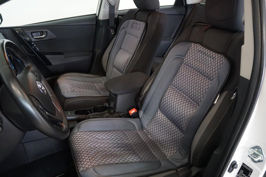 TOYOTA Auris 2016